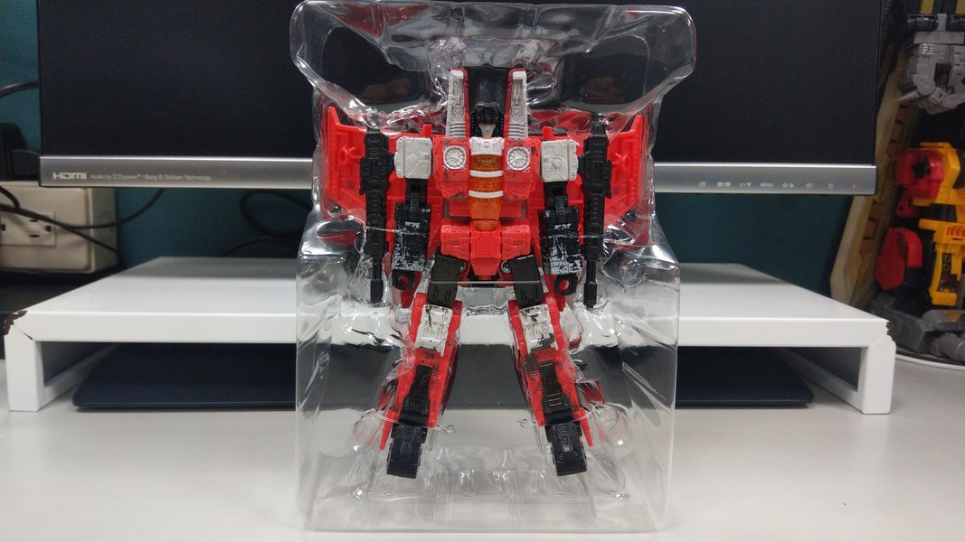 Transformers Generation Selects Red Wing In Hand Images  (6 of 26)